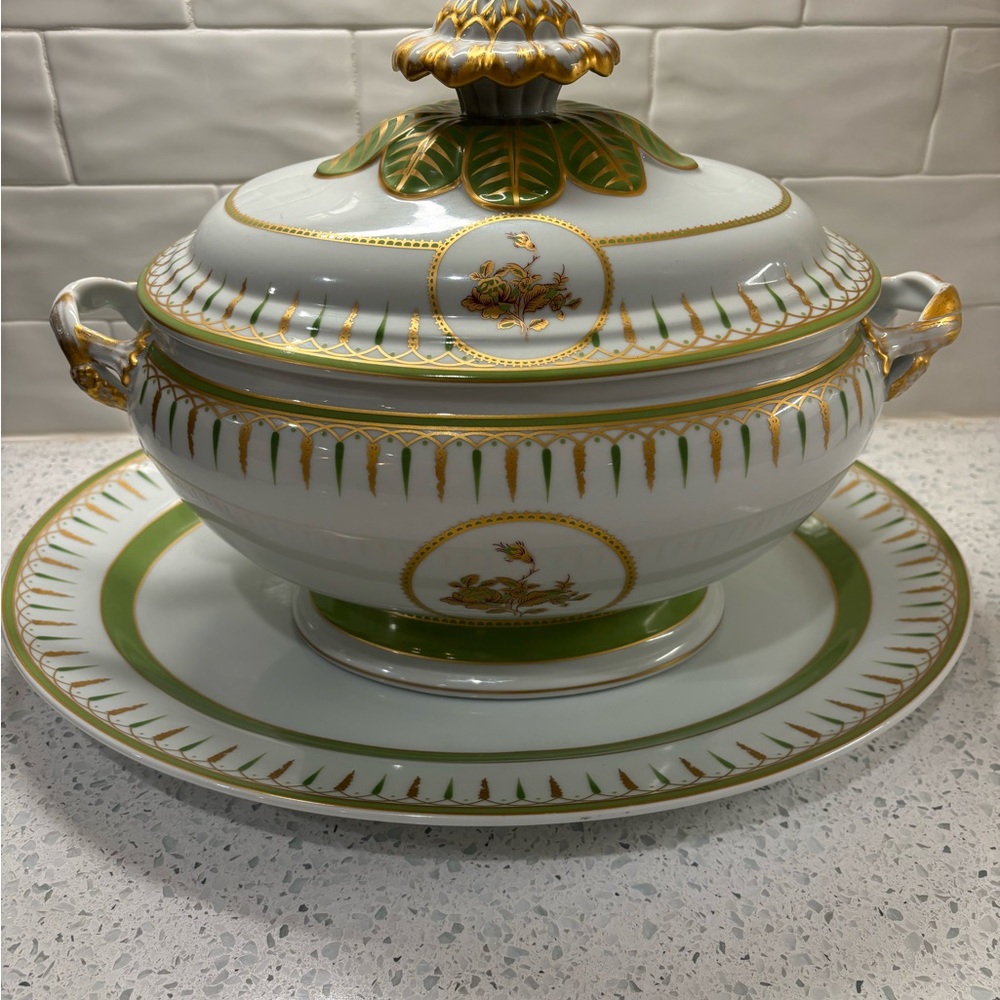 Stunning Mottahedeh Vista Alegre Tureen with Platter